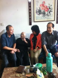我們心目中的參天大樹──追憶曾敏之先生