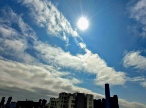 清澈又隱秘的哲思――北島〈無題(我看不見……)〉鑑賞