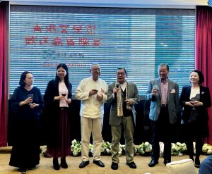 酒喝乾 再斟滿 重聚盼