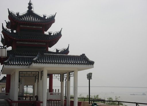 水盡鵝飛的圍困空間
