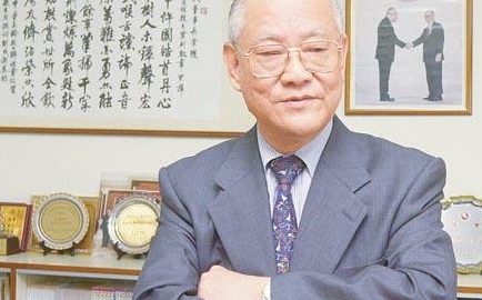 文學讓一個城市變得更美──訪香港作家聯會監事長吳康民