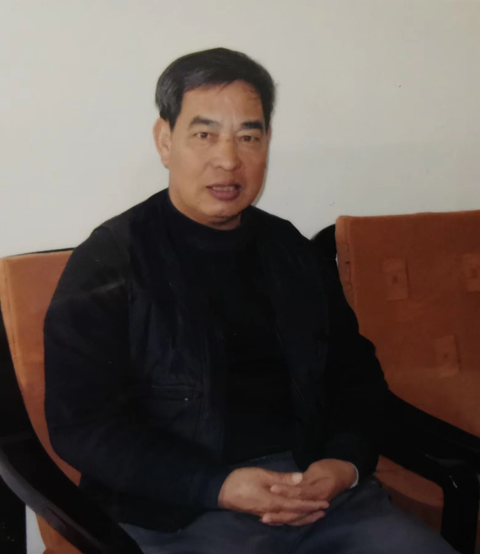 新年前，平凡的何老師靜靜地走了