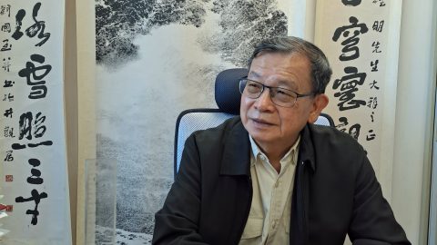 立足本港　連繫全球華文文學──專訪潘耀明先生