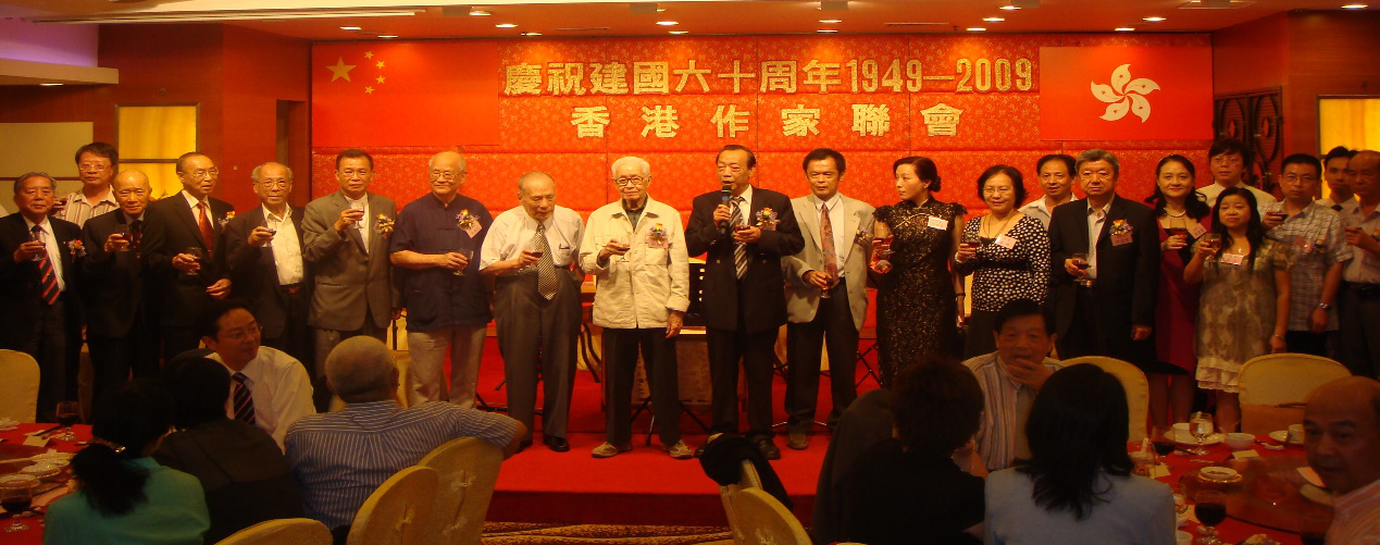 合影裏的香港主編