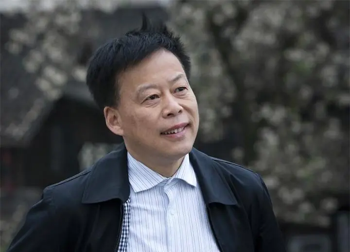 在多元維度中解構都市靈魂──評黃亞洲的十七首香港題材詩歌